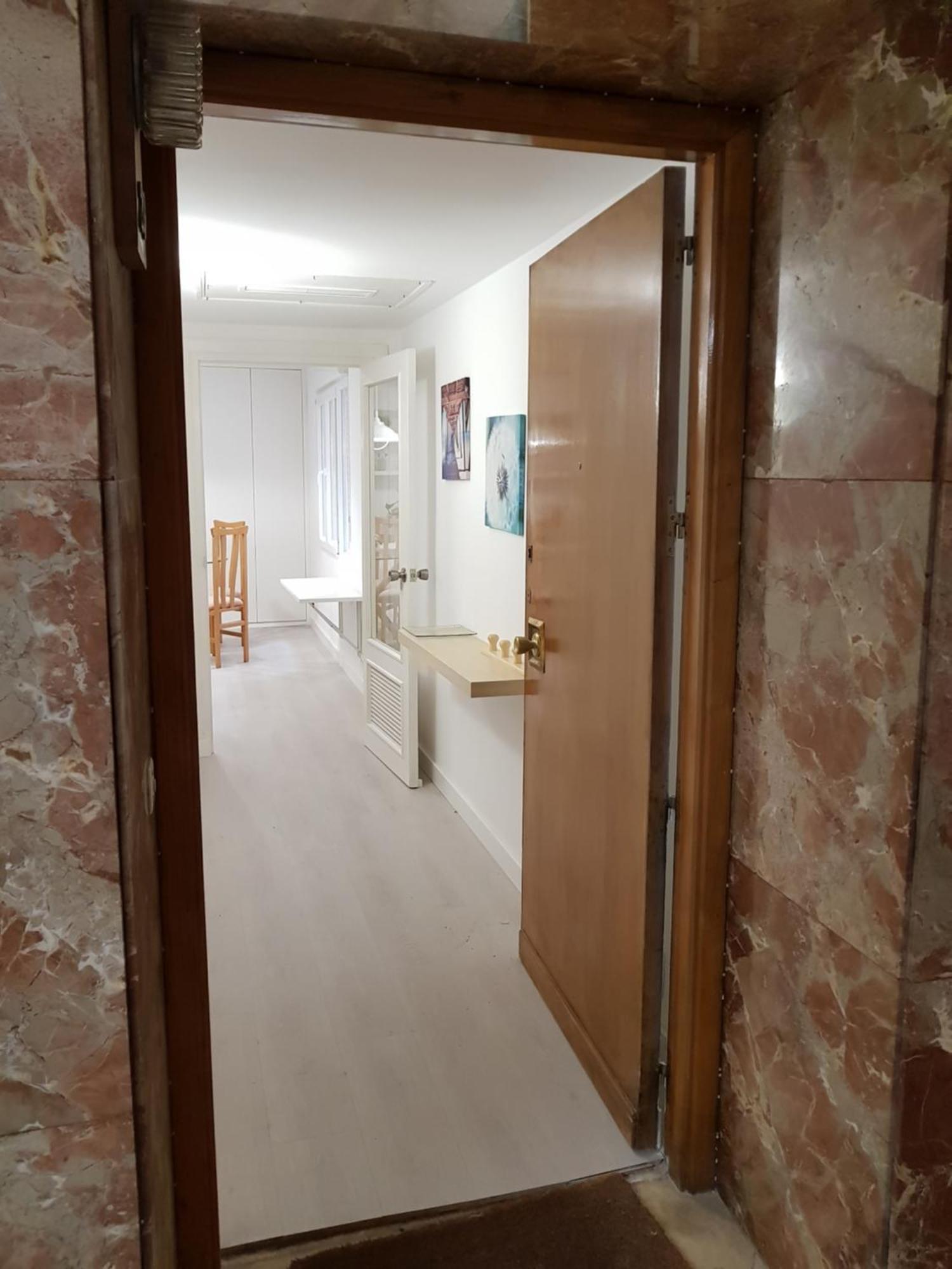 Centrico Y Muy Tanquilo Junto A Plaza De Espana Apartamento